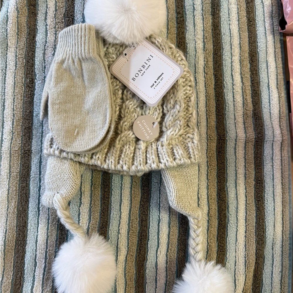 Bonbini Ivory Chunky Knit Hat and Mittens with Pom-Poms on Hat NWT